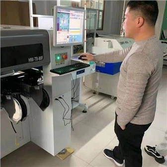 Numerička kontrola podiže i postavlja elektroniku